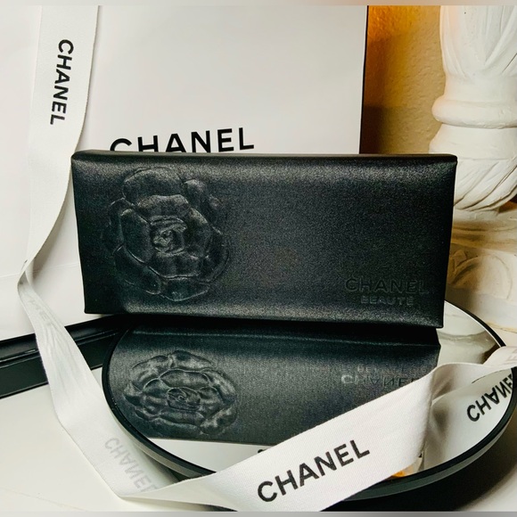 “Host Pick” VTG CHANEL COLLECTIBLE JEWELRY CASE - Picture 6 of 9